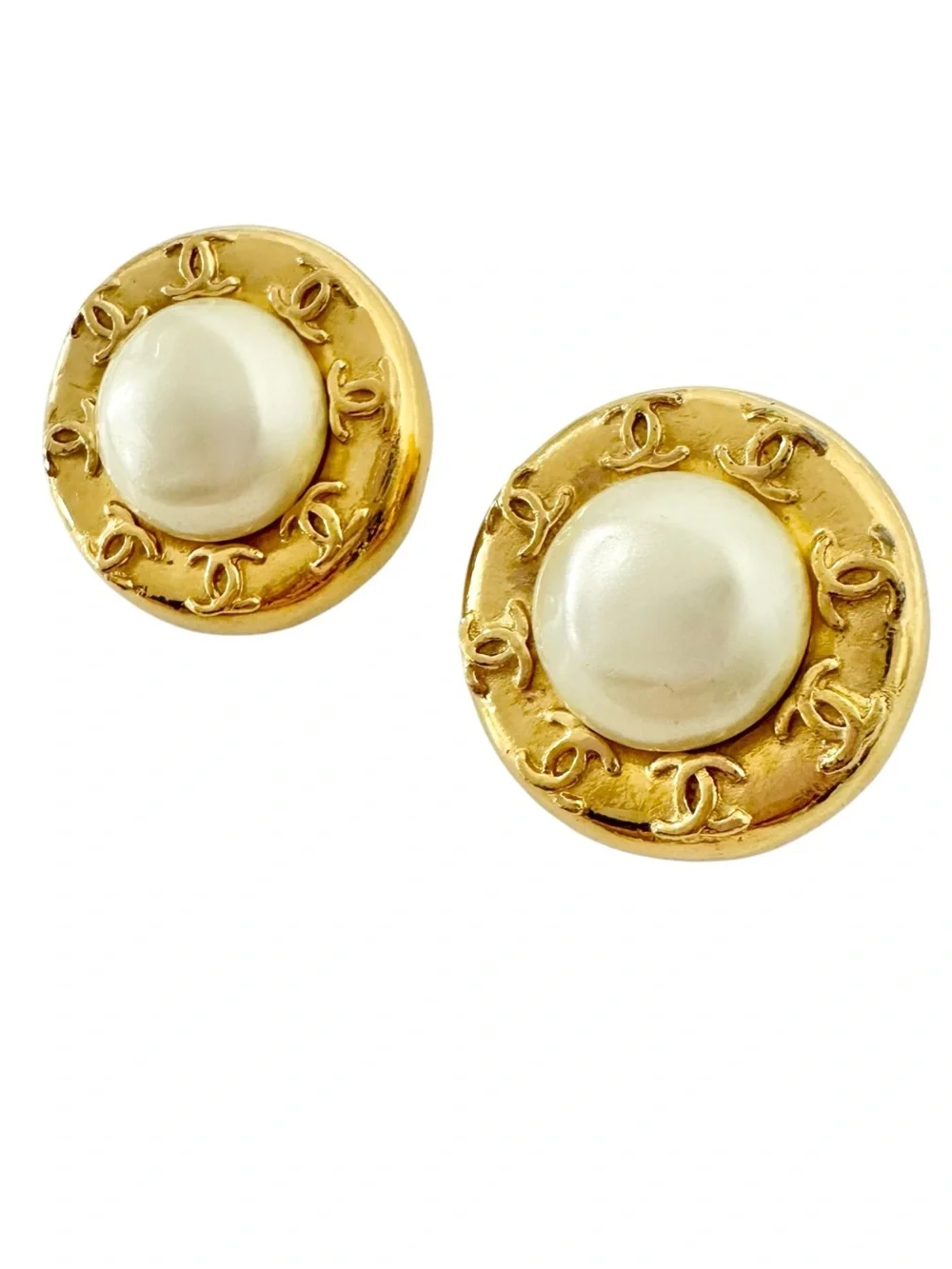 CHANEL Round Faux Pearl Gold Plated Coco Mark CC Logo Vintage Clip On Earrings